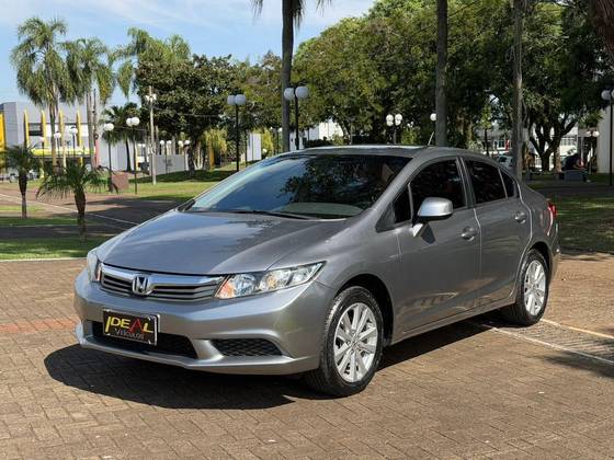 HONDA CIVIC 1.8 LXS 16V FLEX 4P AUTOMÁTICO HONDA CIVIC 1.8 LXS 16V FLEX 4P AUTOMÁTICO